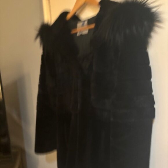 Blue Duck Hooded Fur - Picture 4 of 7